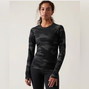 Athleta Momentum seamless camo top. XL